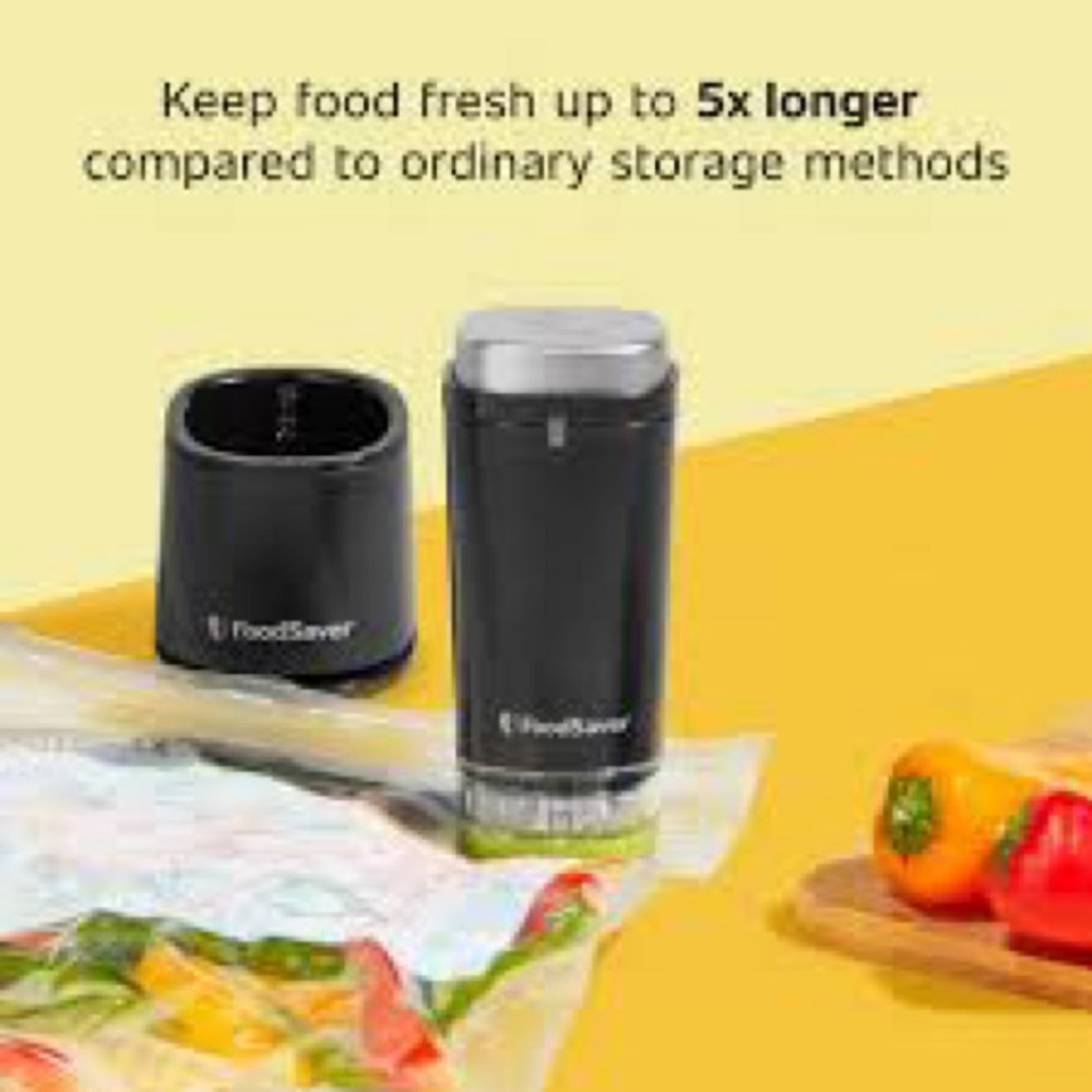 FoodSaver Handheld Vacuum Sealer FS1110 w Charging Dock